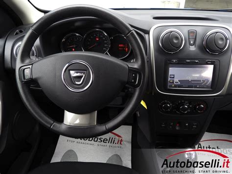 Immagine di un volante Dacia con comandi del cruise control
