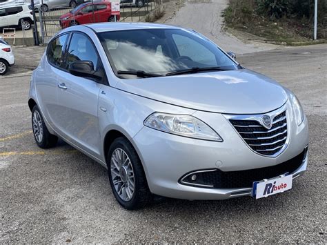 Lancia Ypsilon 1.3 Multijet Diesel 90 CV Oro 2009 in primo piano