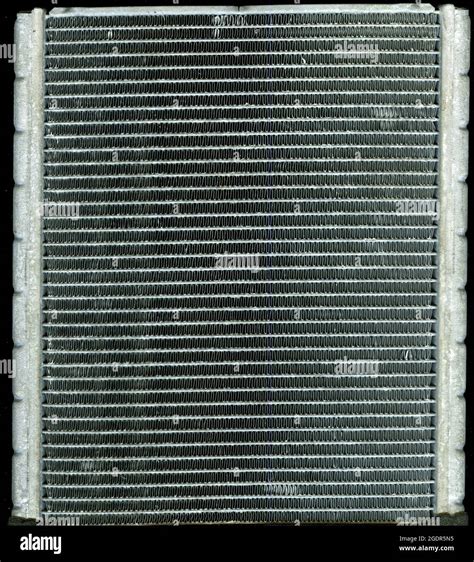 Dettaglio ravvicinato della trama di una griglia radiatore per auto d'epoca