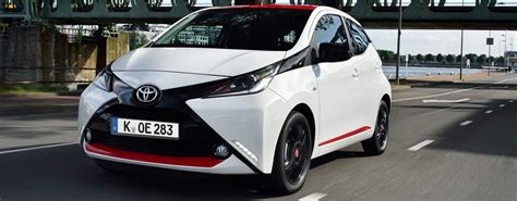 Toyota Aygo con dettaglio del cambio automatico