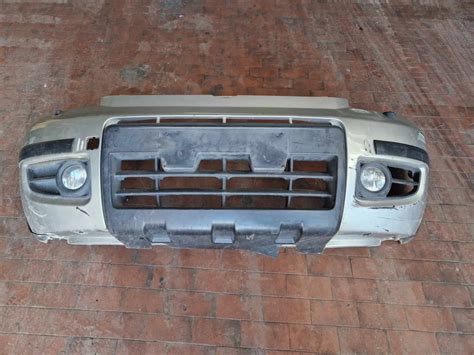 Fiat Panda Cross 4x4 vista anteriore con paraurti avventurosi