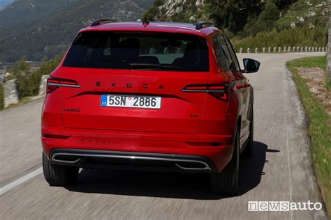 Skoda Karoq vista frontale e laterale