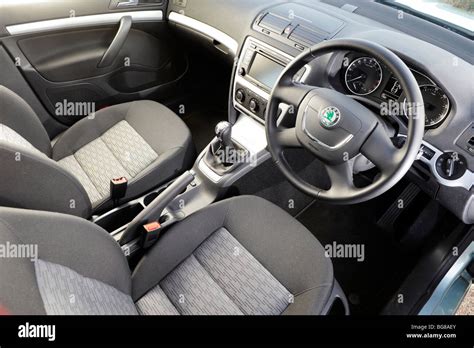 Interno Skoda Octavia con portaocchiali aperto
