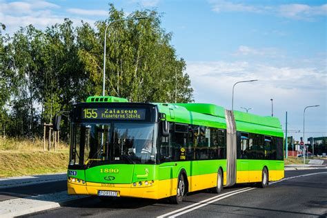 Solaris Urbino 18 Hybrid in un contesto urbano