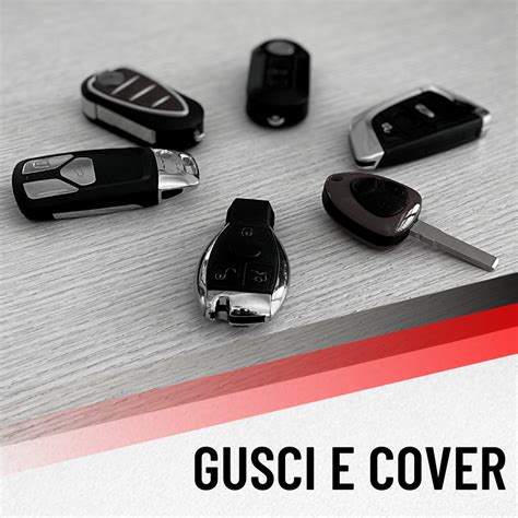 Chiavi e telecomandi automobilistici in un negozio specializzato