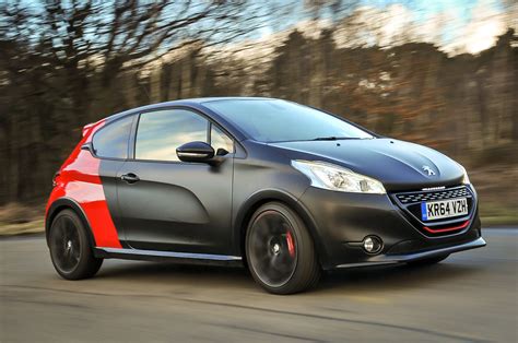 Interni sportivi della Peugeot 208 GTi 30th Anniversary