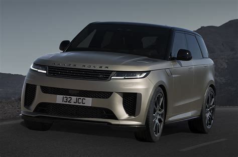 Vista prospettica di una Land Rover Range Rover Sport