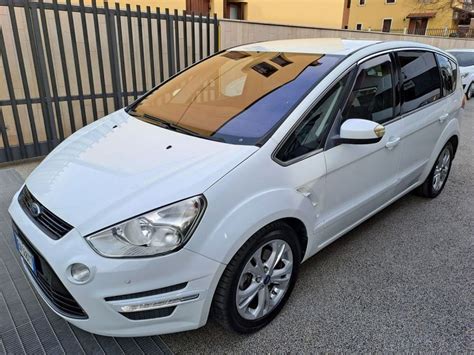 Ford C-Max frontale e laterale