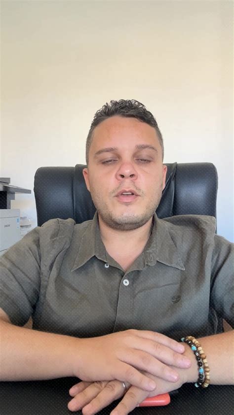 Ufficio di consulenza automobilistica con documenti e pratiche veicolari