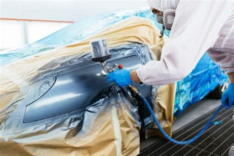 applicazione vernice spray auto