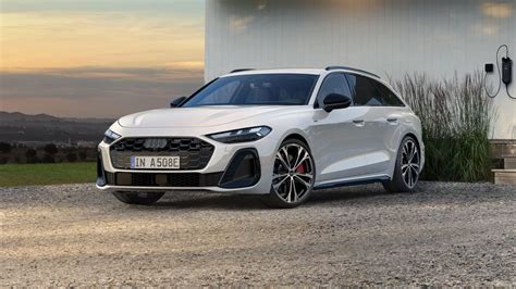 Audi A5 Avant e-hybrid in un paesaggio urbano