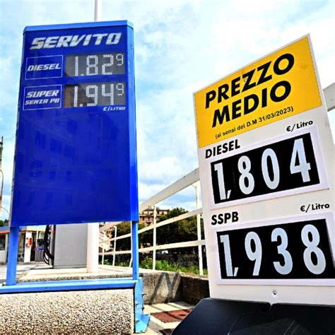 Mappa dell'Italia che mostra la variazione dei prezzi medi della benzina nelle diverse regioni