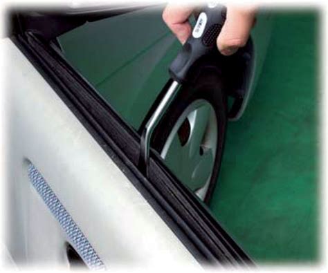 Rimozione guarnizioni auto
