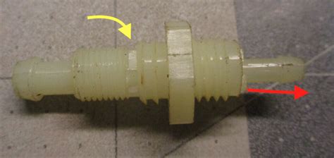 Schema di un serbatoio di carburante con valvola di sfiato