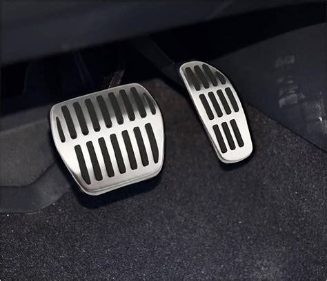 disposizione pedali auto
