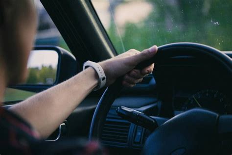 come frenare correttamente auto