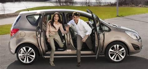 Opel Meriva con portiere ad armadio aperte