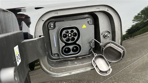Infografica: tempi di ricarica Plug-in Hybrid