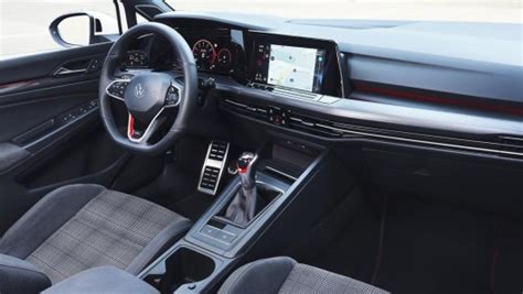 Dettaglio leva cambio manuale Volkswagen Golf GTI MT Ultimate