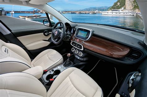 Fiat 500X interni con dettagli retrò