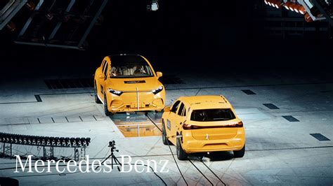 Crash test Mercedes-Benz 1962, Tipo 220 Sb (W 111) a 86 km/h su un autobus