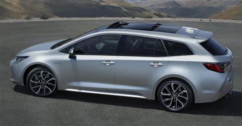 Dettaglio bordo proteggi bagagliaio Toyota Corolla SW