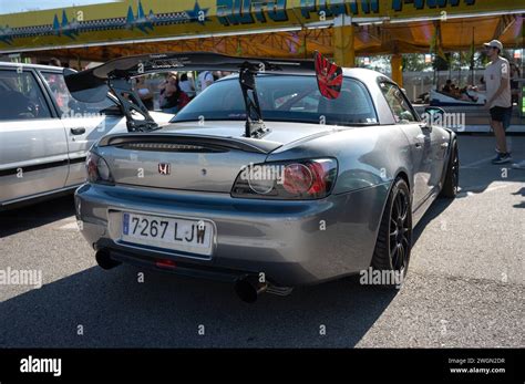 Vista posteriore Hyundai Coupé con spoiler