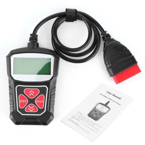 Strumento diagnostico OBD-II collegato a un'auto per la lettura dei codici di errore