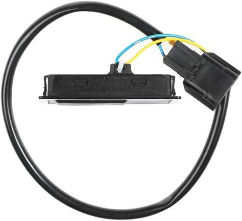 Connettore elettrico sul pulsante del bagagliaio