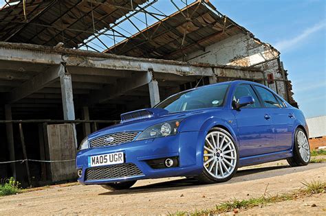 Ford Mondeo ST220 in corsa