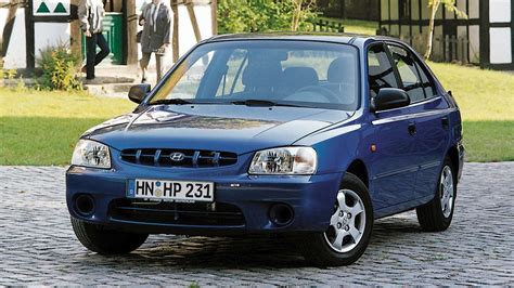 Hyundai Accent prima generazione vista laterale