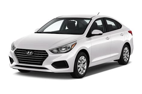 Hyundai Accent in ambiente urbano