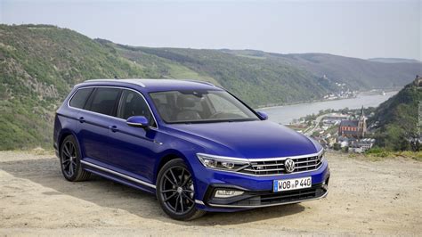 Volkswagen Passat Variant B8 con fari a LED
