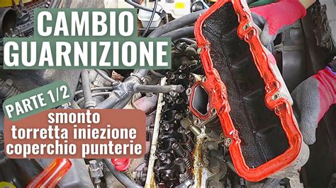 Dettaglio ravvicinato di una guarnizione del coperchio punterie usurata e confronto con una nuova