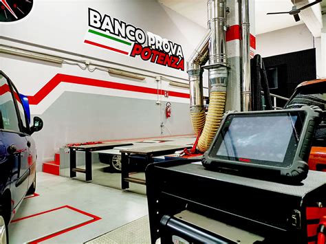 Dettaglio di un banco prova potenza per auto