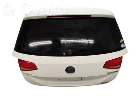 Volkswagen Passat B8 posteriore con logo