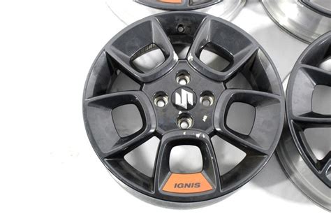 Suzuki Ignis con cerchi in lega da 17 pollici