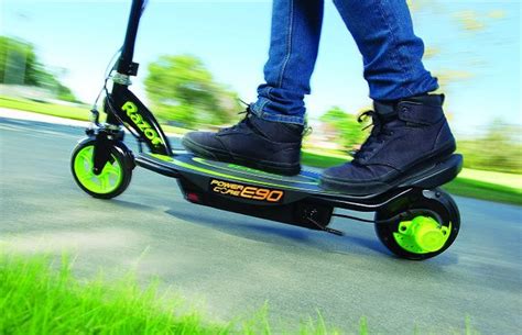 Monopattino Elettrico Razor Power Core E90 in azione