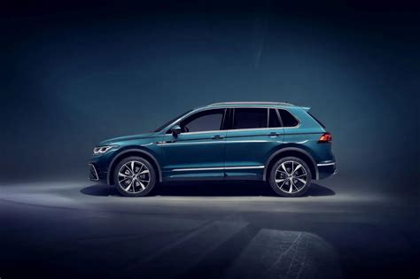 Dettaglio frontale della Volkswagen Tiguan di terza generazione