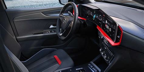 Interni di una Opel Mokka con allestimento Elegance