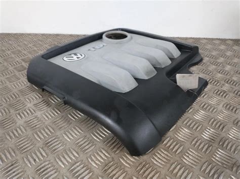 Vano motore Volkswagen Passat Variant 1.9 TDI con coperchio motore installato