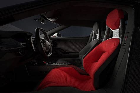 Interni di un'auto sportiva di lusso