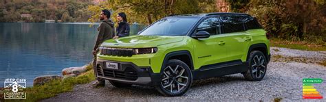 Jeep Compass plug-in hybrid SUV in azione