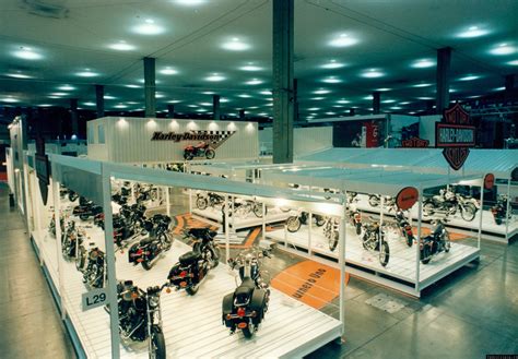 interno di uno showroom motociclistico professionale