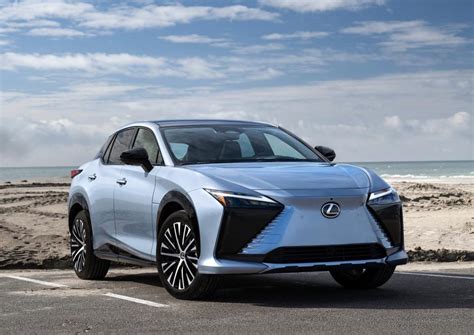 Vista frontale della Lexus RZ Full Electric