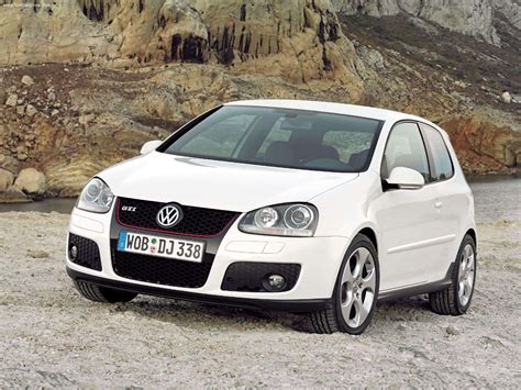 Volkswagen Golf 5 GTI in primo piano