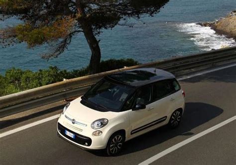 Vista dall'alto della Fiat 500L per mostrare la visibilità