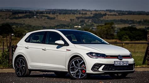 Confronto tra Volkswagen Polo GTI e Ford Fiesta ST