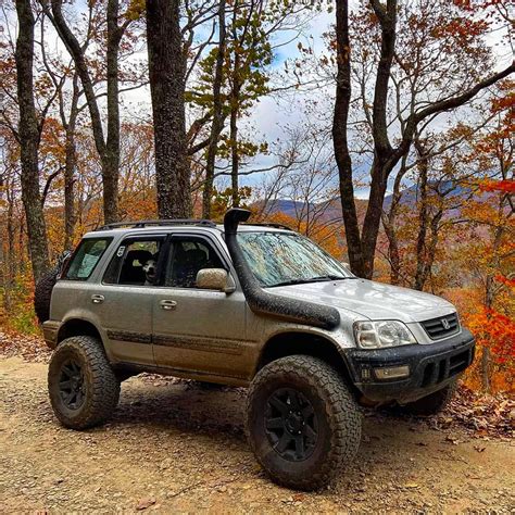 Honda CR-V in un ambiente off-road