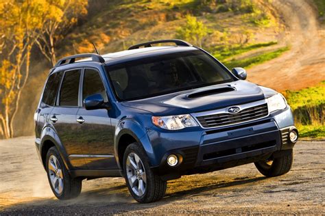 Subaru Forester 2009 in azione su terreno misto